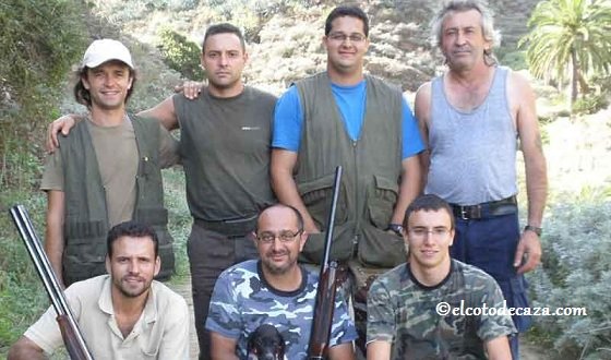 Grupo de cazadores en la Gomera.-www.elcotodecaza.com