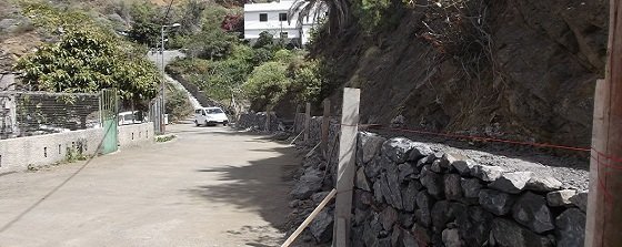 Muros carretera La Poyata