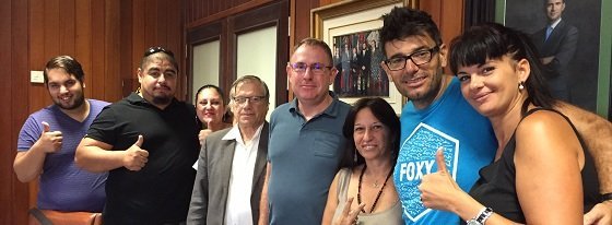 Foto reunion afectados viviendas San Matías y consejeros Podemos Cabildo Tenerife