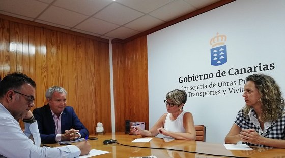 Sebastián Franquis se reúne con representantes del sector para el Plan de Vivienda de Canarias (2)