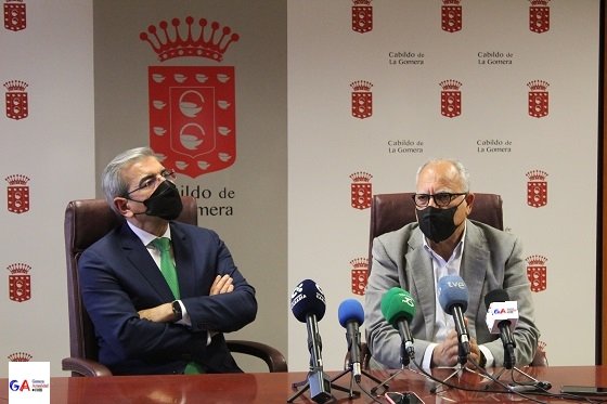 110122 Román Rodríguez y Casimiro Curbelo durante la rueda de prensa