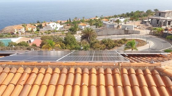 130122 Placas fotovoltaicas instaladas en la Residenciade Mayores Nuestra Señora del Carmen, en Alajeró