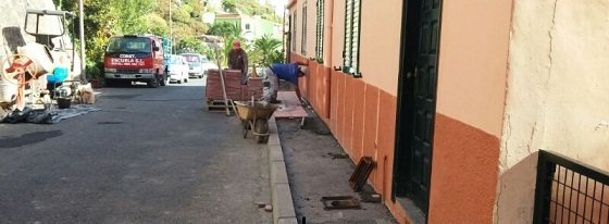 obras de acondicionamiento de aceras en Las Barreras