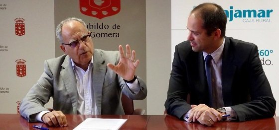 Casimiro Curbelo y Juan Salvador Cerdeña firma convenio La Gomera