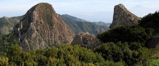 Panorámica-de-Los-Roques-en-el-Parque-Nacional-de-Garajonay-1-600x400