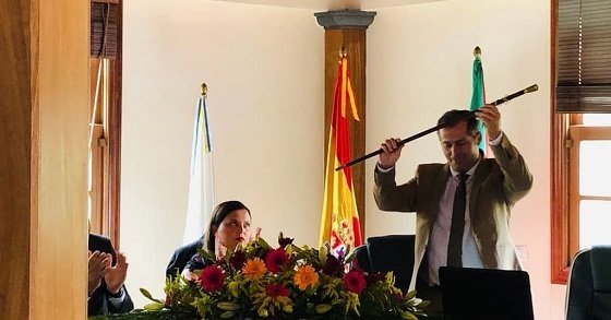 Emiliano-Coello-alcalde-de-Vallehermoso-Constitución-del-Ayuntamiento