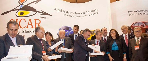 CICAR entrega a Paulino Rivero y a los 7 presidentes de los Cabildos Insulares la audio guía de las Islas Canarias