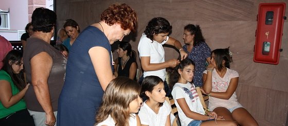 La Asociación Juvenil Aguachiche,  ha organizado el taller de Peinados de Trenzas