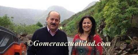 Solveida Clemente y Nicolas Almenara visitan las obras de Asfaltado de Cruz del viento-Iboalfaro