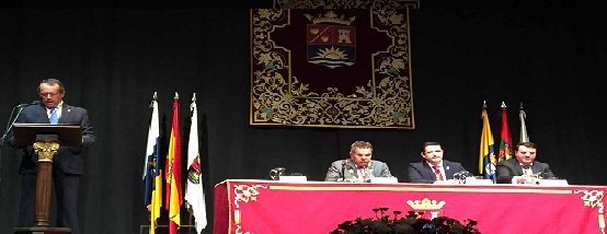 Pedro Negrín durante su intervención junto a los Alcaldes de Adeje, Arona y la Victoria de Acentejo - copia