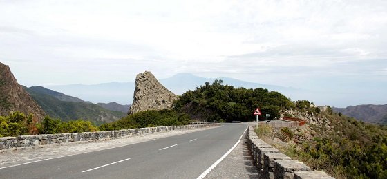 Carretera GM-2 a su paso por Los Roques en el PN de Garajonay
