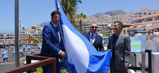 Izado de la Bandera Azul de la Playa de La Arena