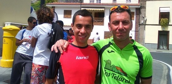 Cristofer Clemente y Carlos Hernández durante la primera edición de la Carrera de Montaña de Hermigua