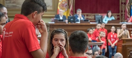 escolares gomeros en el Parlamento de Canarias