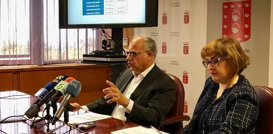 260318 Casimiro Curbelo y Rosa Elena García en la rueda de prensa