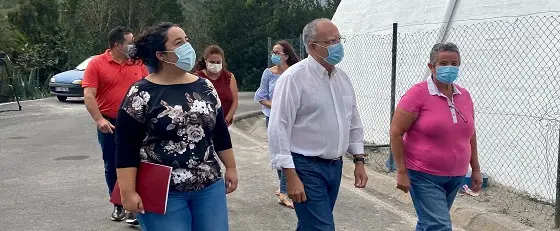 Autoridades en la visita al depósito de agua de La Palmita