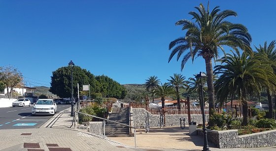 Ayuntamiento de Alajeró y Parque ( junto a zona de aparcamientos)