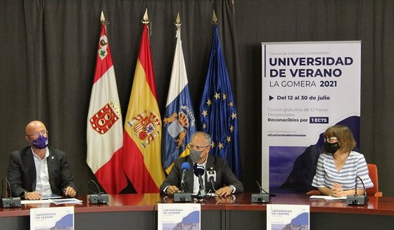 210621 Juan Albino, Casimiro Curbelo y Rosa Elena García en la presentación de la Universidad de Verano de La Gomera