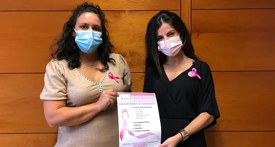 191021 La consejera delegada de Servicios Sociales, Beatriz Santos, junto a una de las trabajadoras sociales de la Asociación Ámate