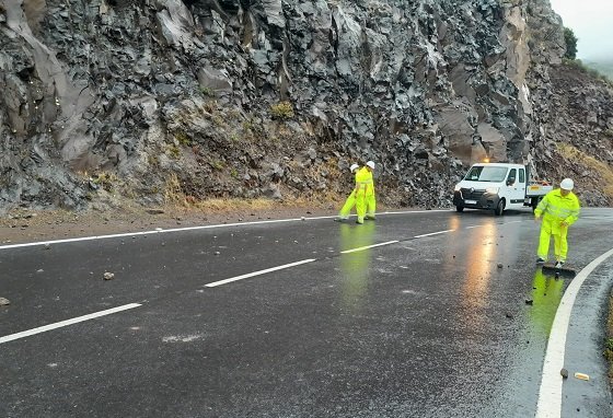 250922 Operativo de mantenimiento de carreteras actuando en la carretera GM-1 en La Gomera