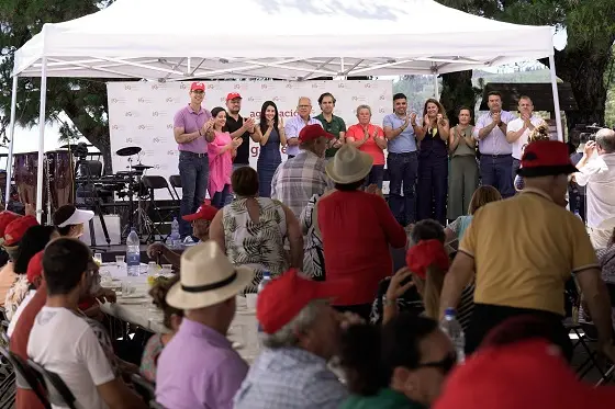 Candidatos y cargos públicos en un acto de ASG